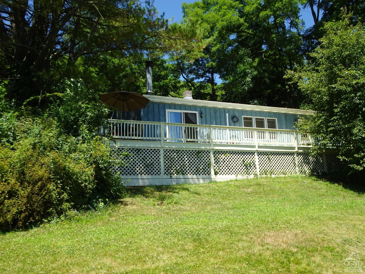 498 County Route 31, Hudson, New York - 3 Bedrooms  
2 Bathrooms  
6 Rooms - 