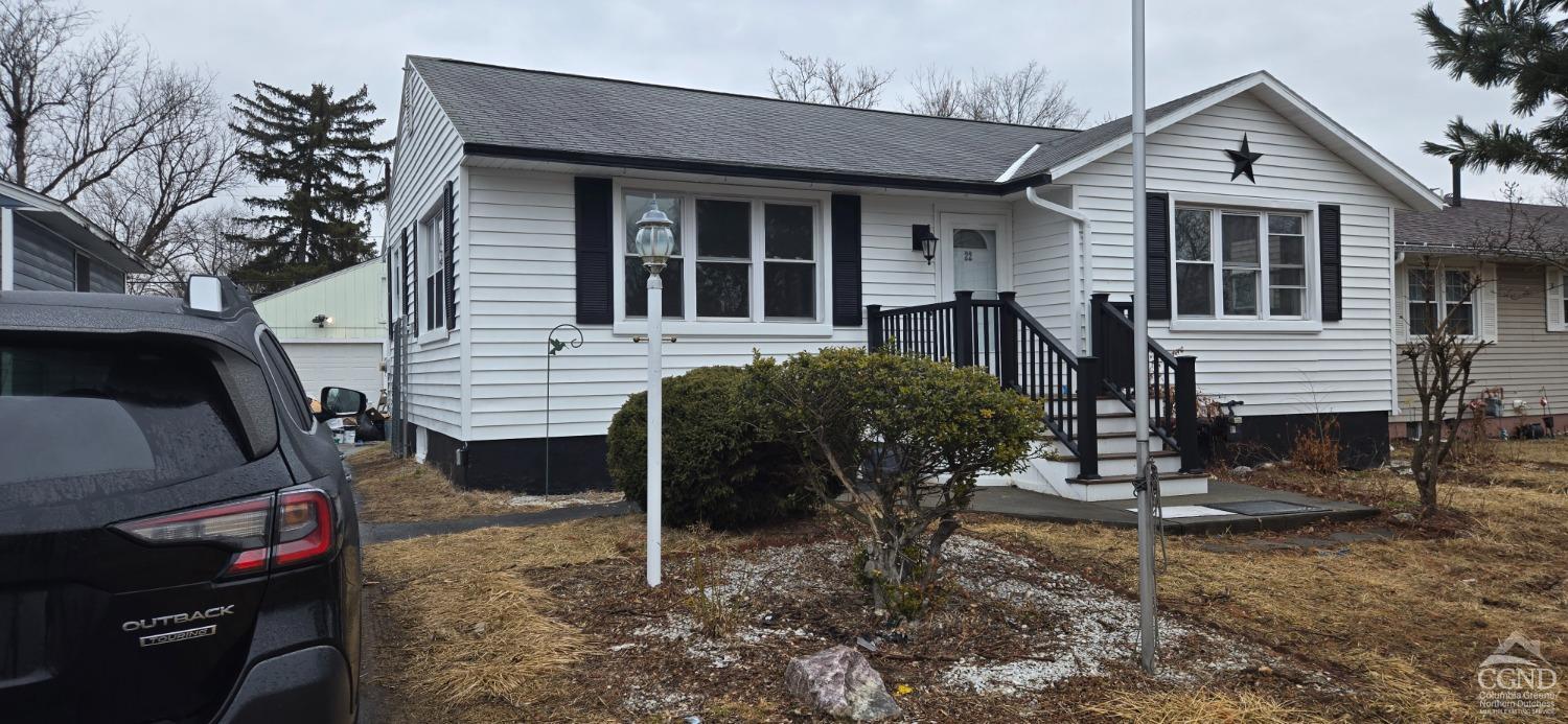 22 Virginia Avenue, Hudson, New York - 3 Bedrooms  
2 Bathrooms  
8 Rooms - 