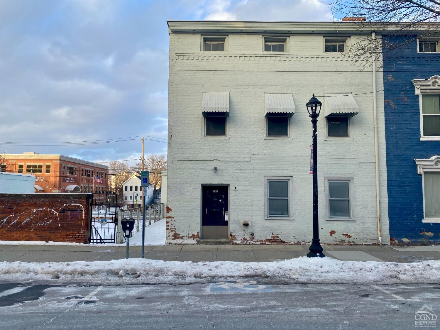 330336 Warren, Hudson, New York - 3 Bedrooms  
3 Bathrooms - 