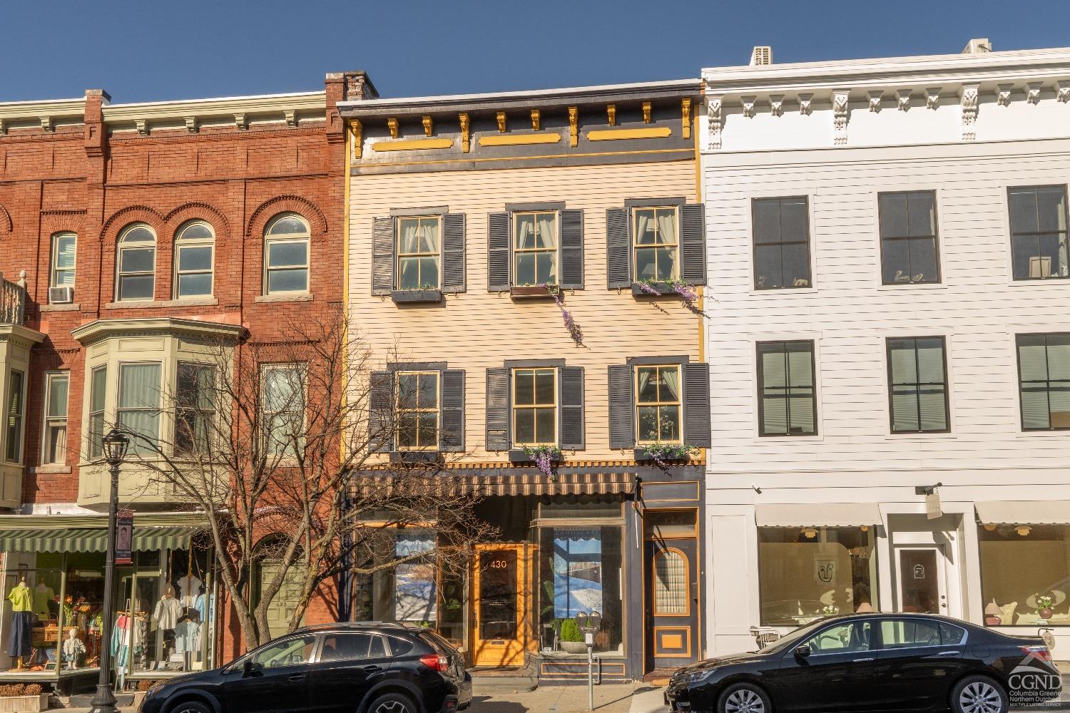 430 Warren Street St, Hudson, New York - 2 Bedrooms  
2 Bathrooms  
7 Rooms - 