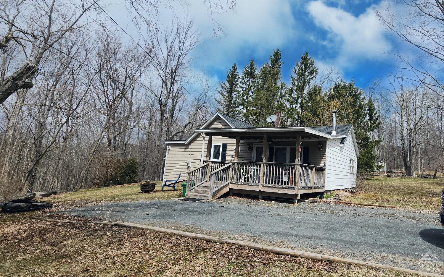 1308 Goshen Street, Jewett, New York - 3 Bedrooms  
1 Bathrooms  
6 Rooms - 