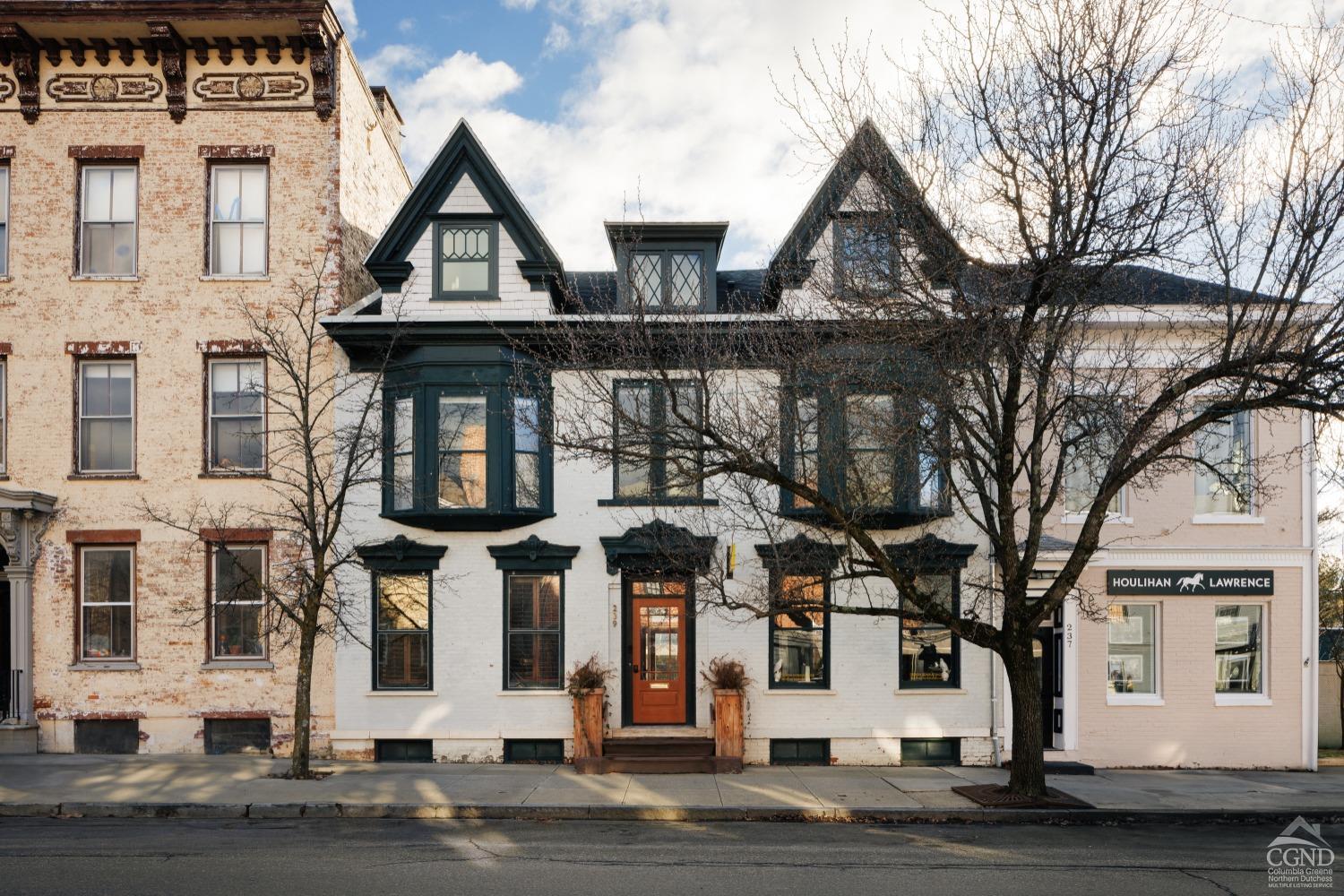 Property for Sale at 239 Warren St, Hudson, New York - Bedrooms: 4 
Bathrooms: 5 
Rooms: 16  - $1,800,000