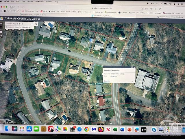 Cedar Parkway, Greenport, New York image 9