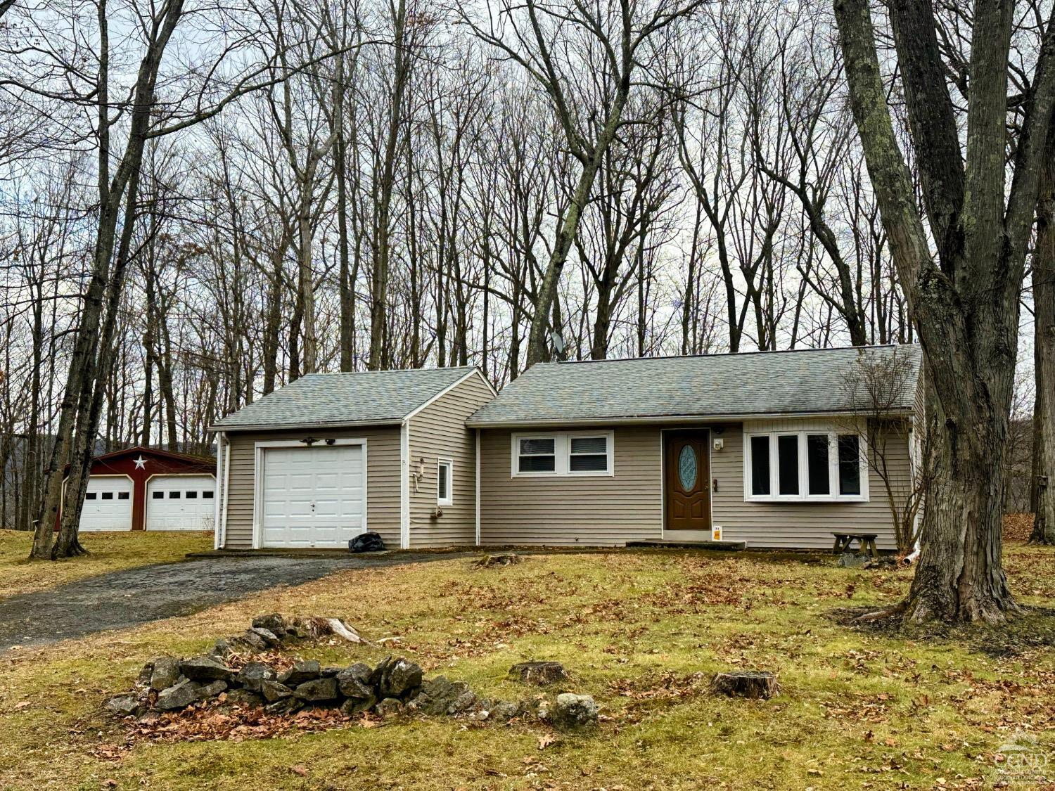 77 Birch Road Rd, Copake, New York - 2 Bedrooms  
1 Bathrooms  
5 Rooms - 