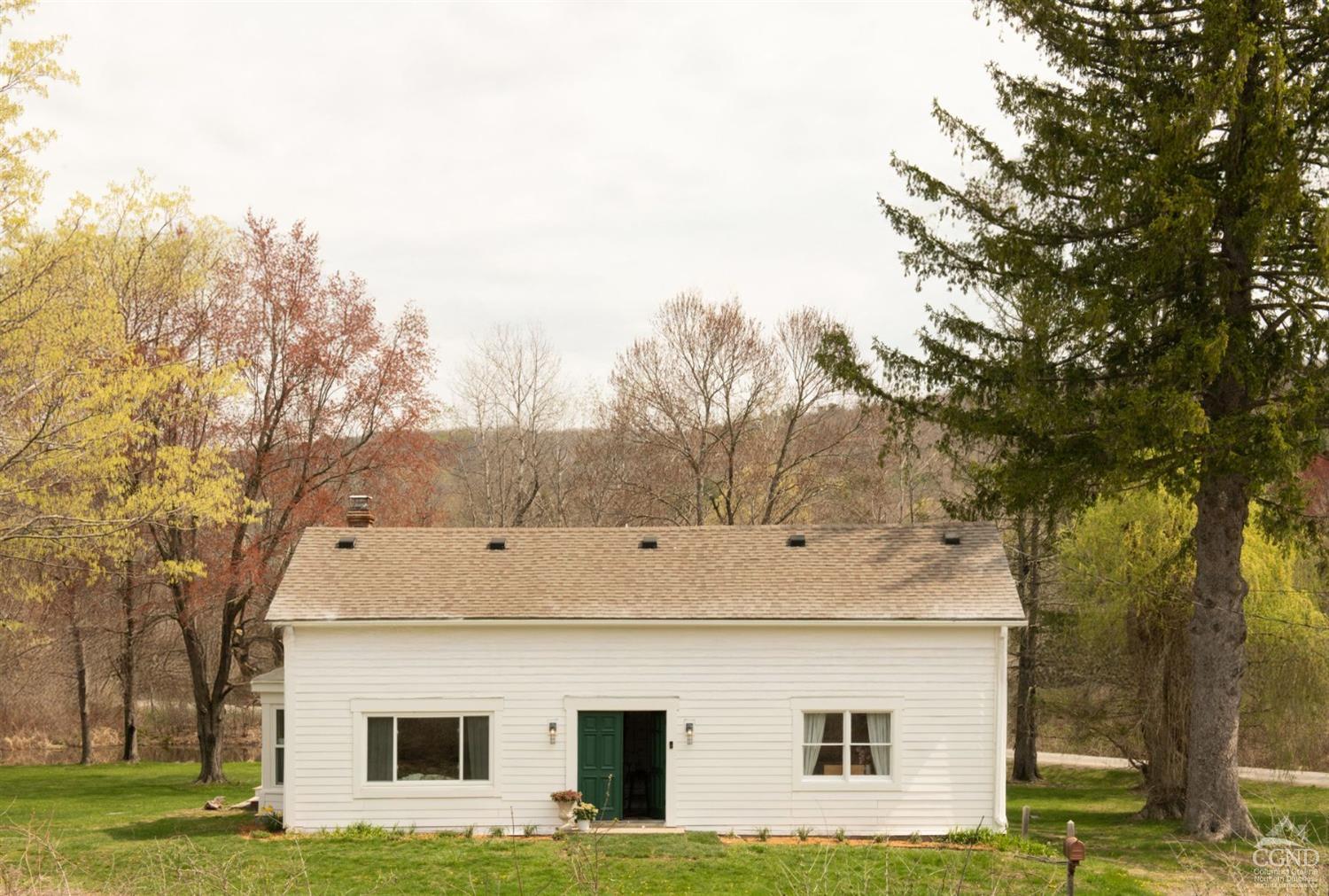 50 Lockwood Rd Rd, Craryville, New York - 4 Bedrooms  
2 Bathrooms  
9 Rooms - 