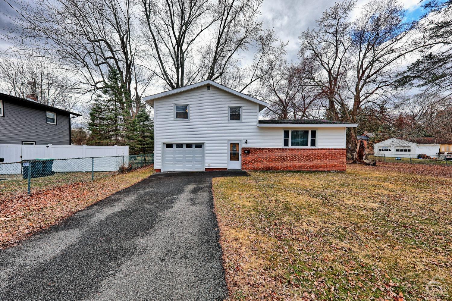 17 Bogardus Ave Ave, Catskill, New York image 2