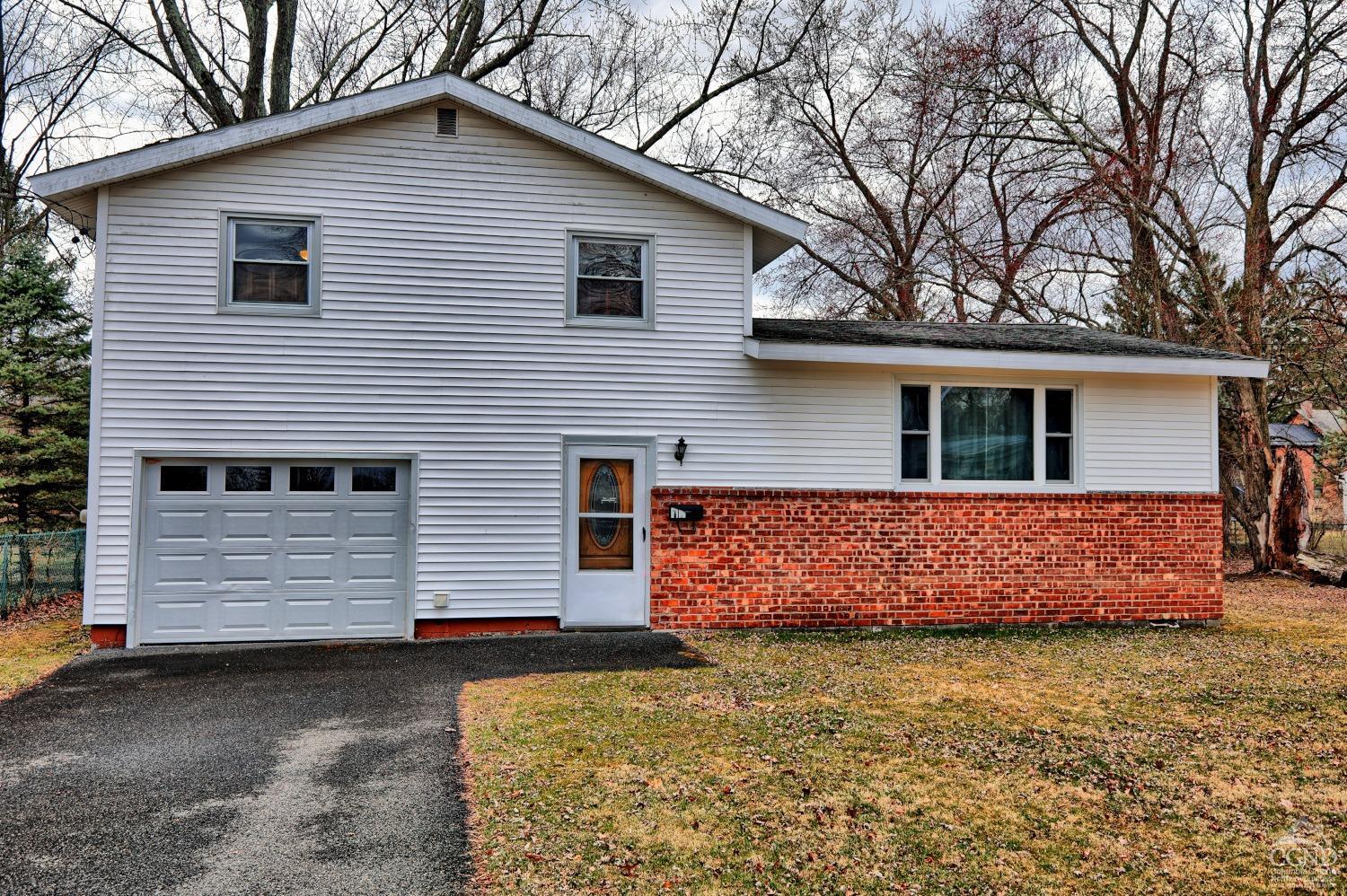 Property for Sale at 17 Bogardus Ave Ave, Catskill, New York - Bedrooms: 3 
Bathrooms: 1 
Rooms: 8  - $399,900