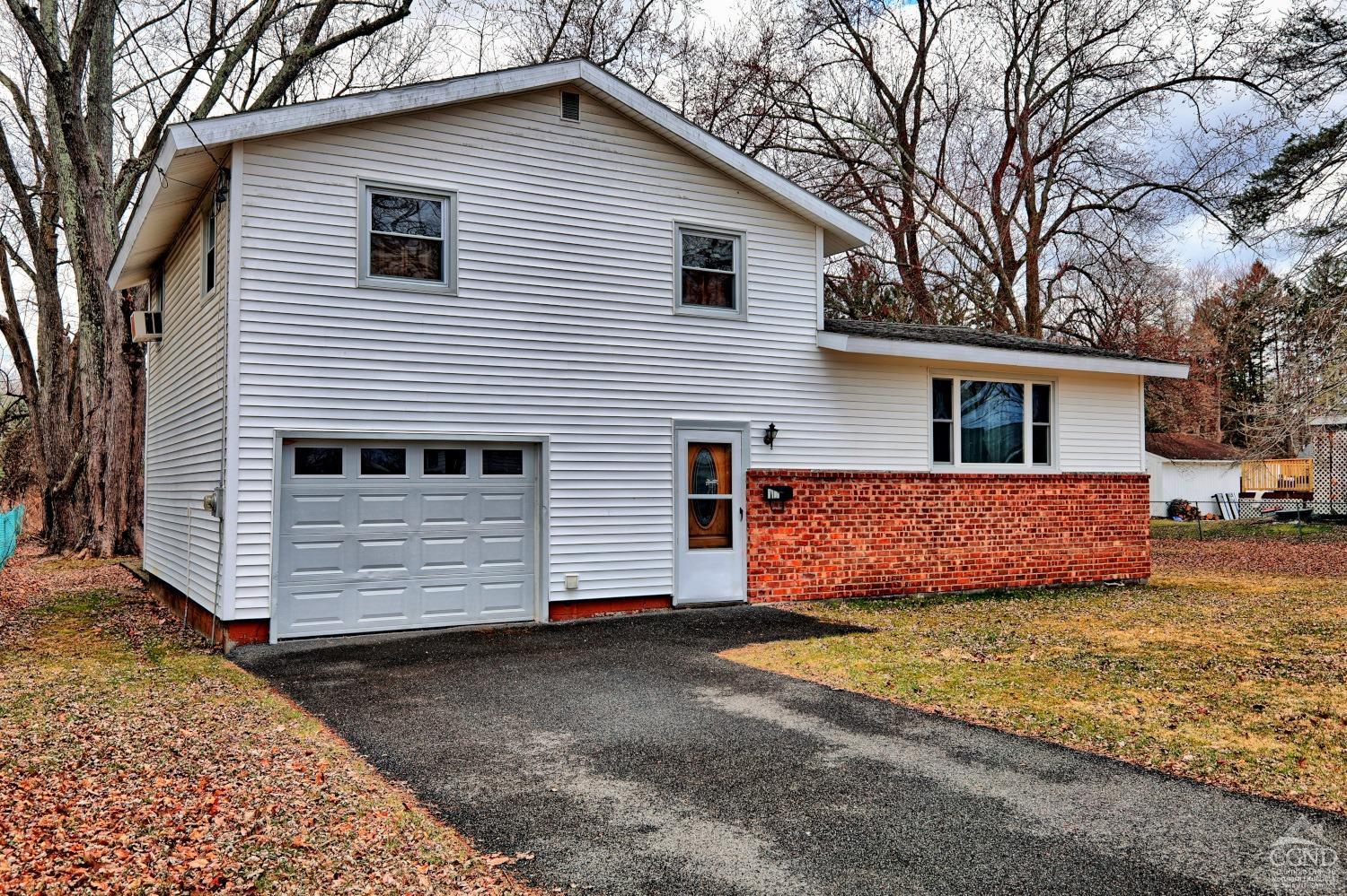 17 Bogardus Ave Ave, Catskill, New York image 3