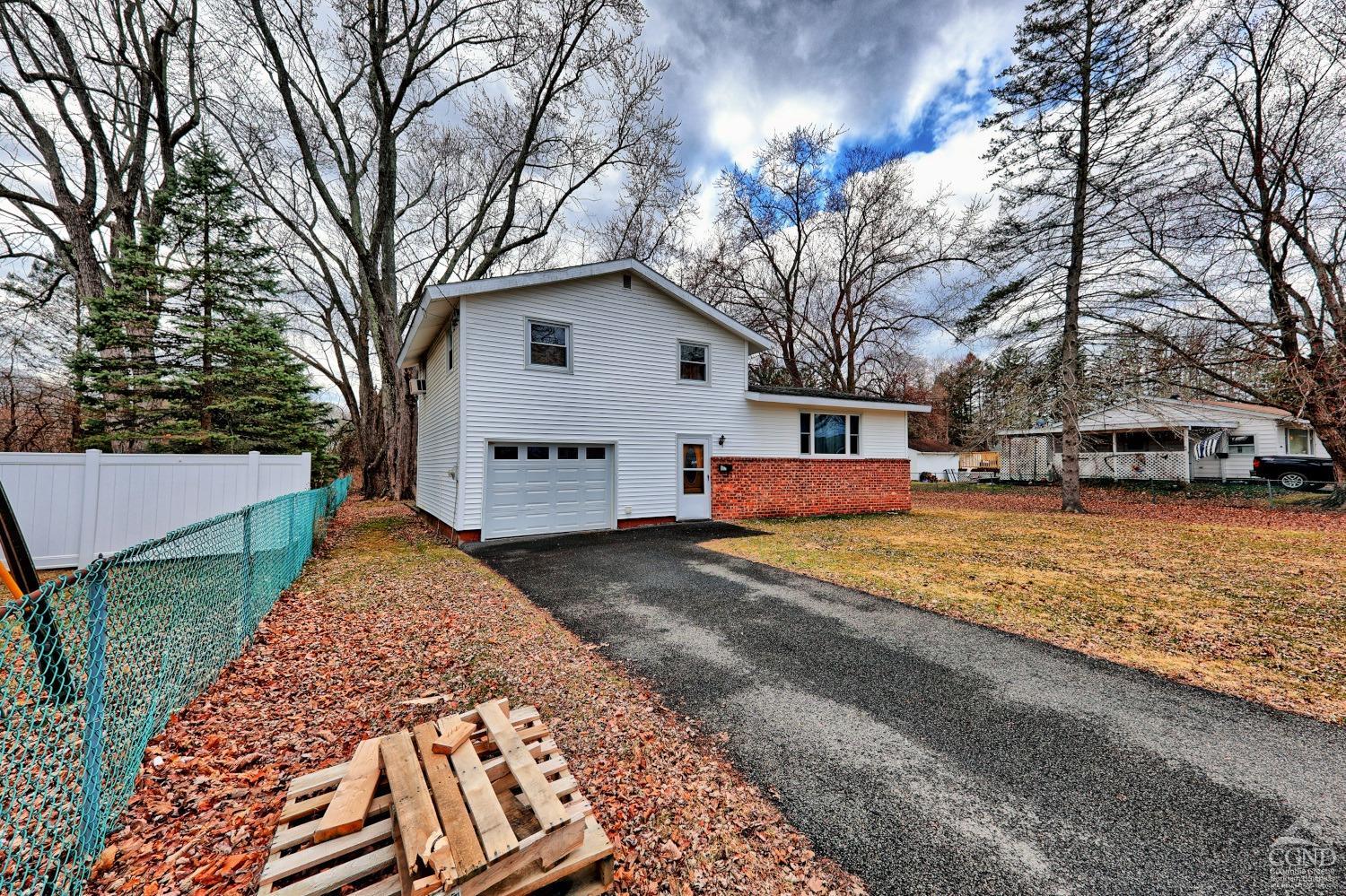 17 Bogardus Ave Ave, Catskill, New York image 4