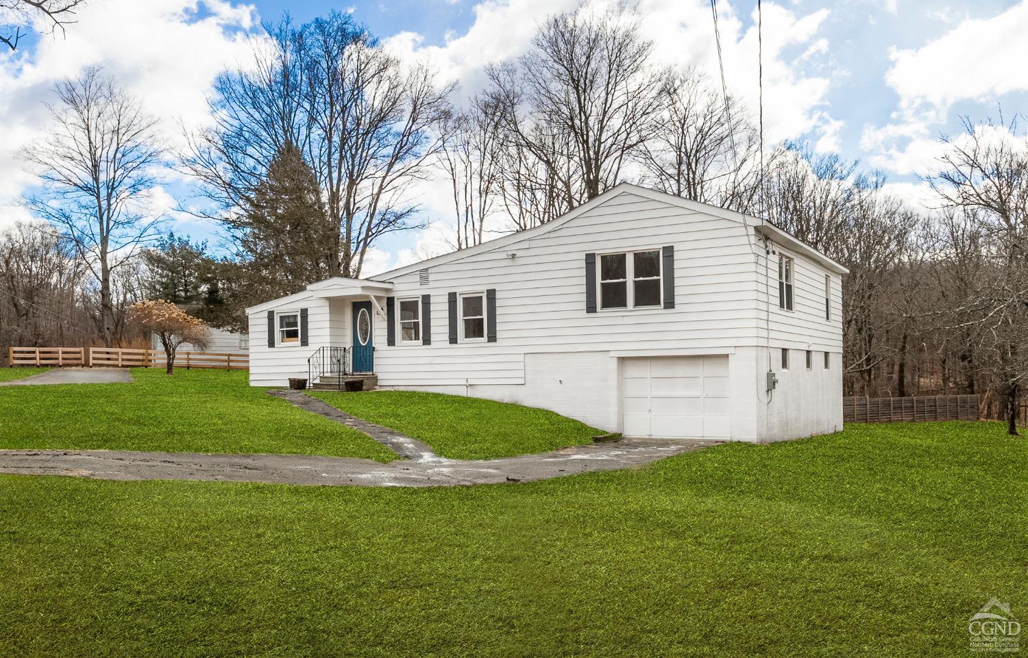 84 Cottontail Road, Ancram, New York - 2 Bedrooms  
1 Bathrooms  
5 Rooms - 