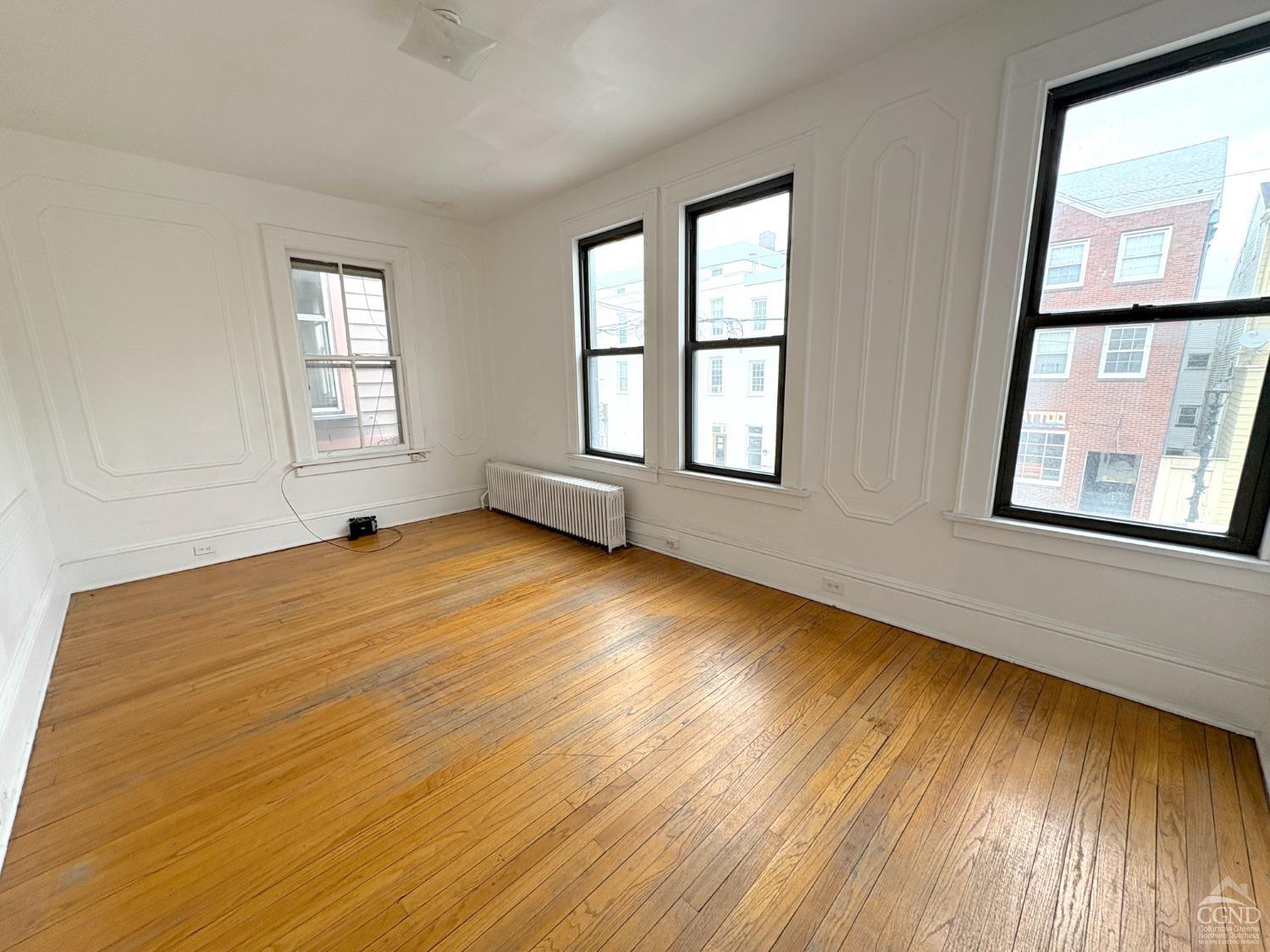 Rental Property at 725 Warren Street, Hudson, New York - Bedrooms: 2 
Bathrooms: 1 
Rooms: 5  - $1,750 MO.