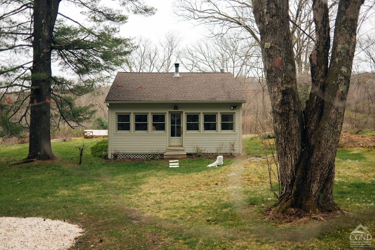 Rental Property at 146 S Quaker Hill Road, Pawling, New York - Bedrooms: 2 
Bathrooms: 2 
Rooms: 5  - $15,000 MO.