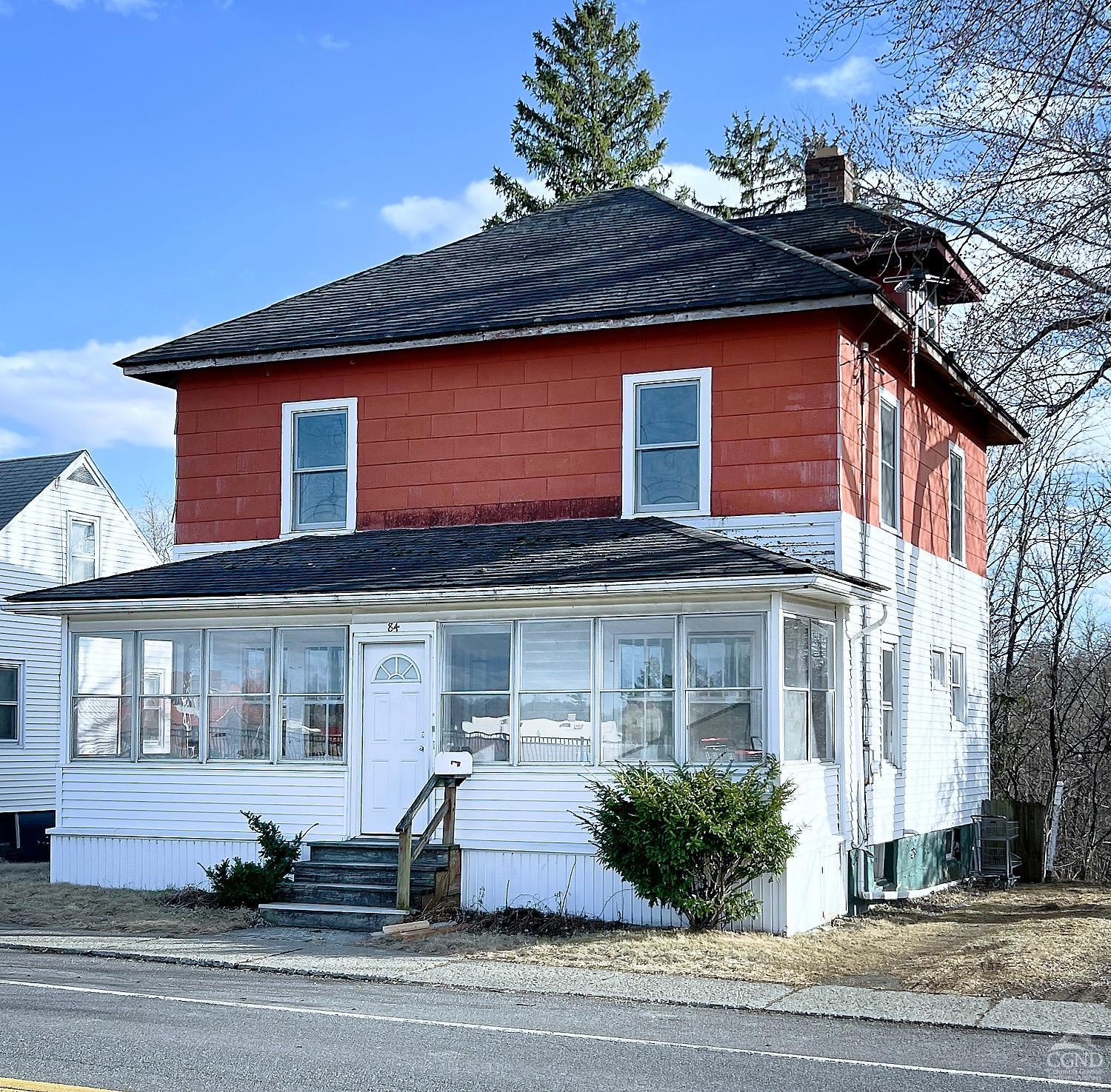 84 Harry Howard Avenue, Hudson, New York - 3 Bedrooms  
2 Bathrooms  
7 Rooms - 