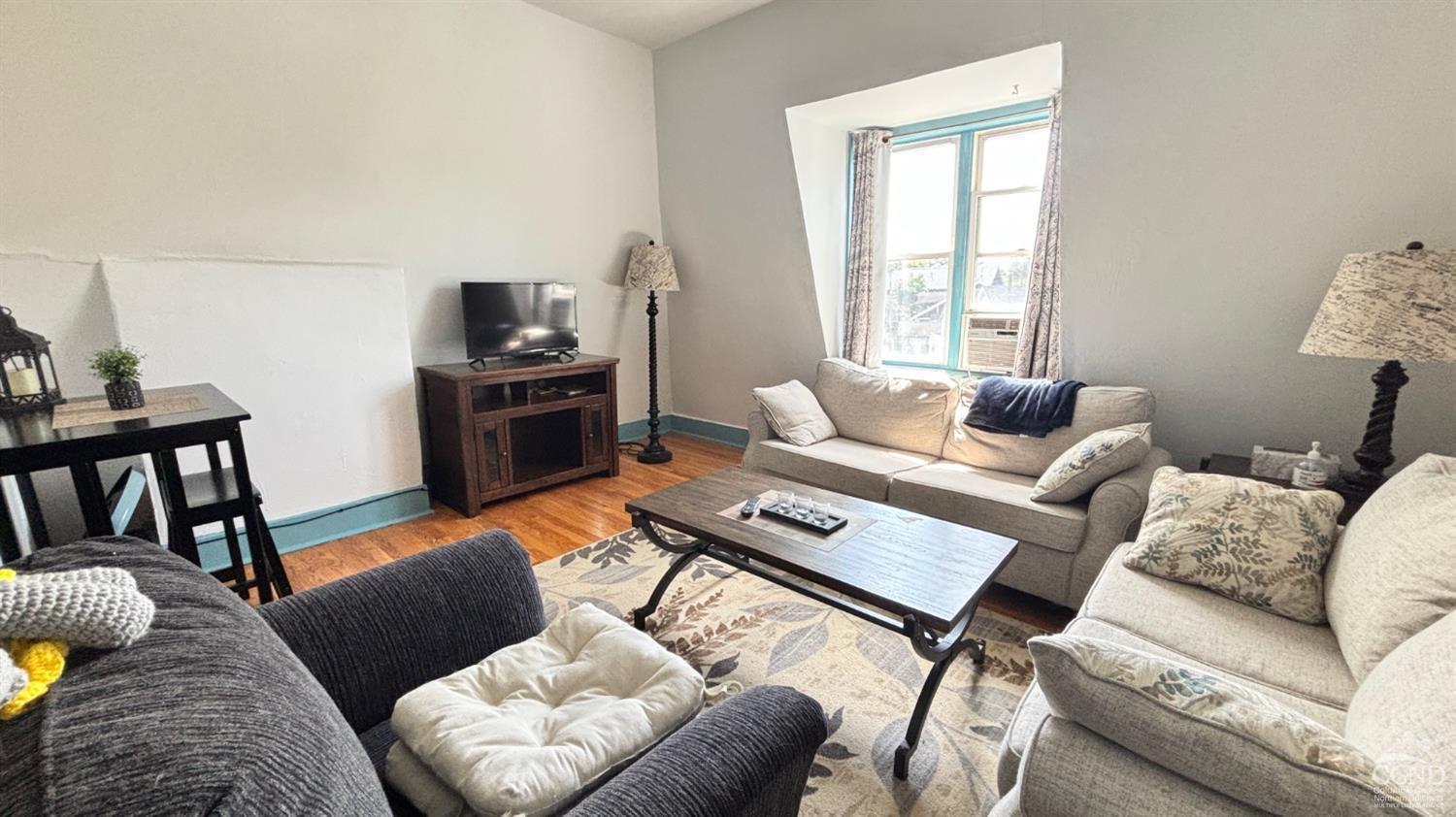 Rental Property at 834 Warren Street, Hudson, New York - Bedrooms: 1 
Bathrooms: 1 
Rooms: 4  - $1,750 MO.