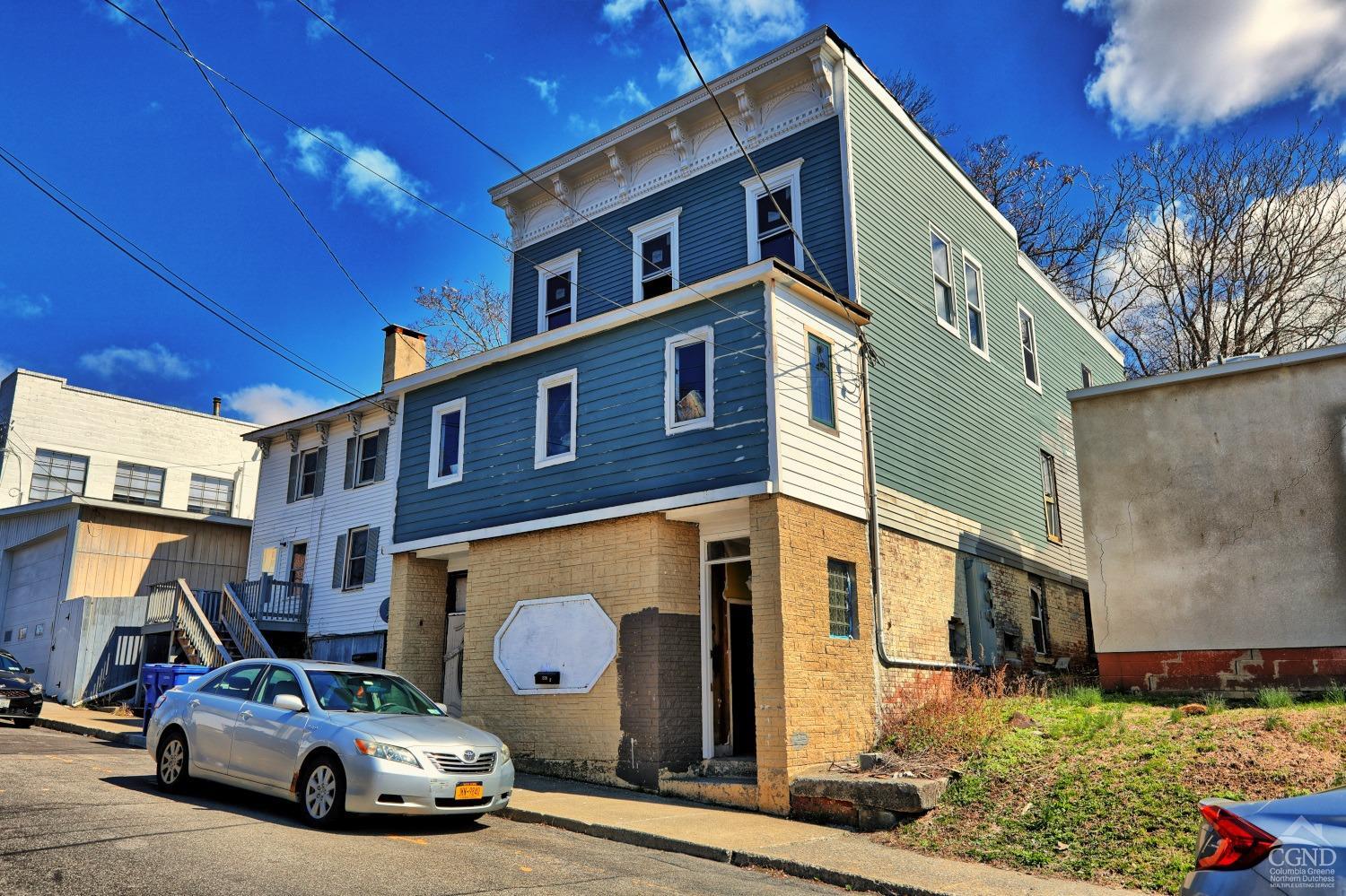 228 Water Street St, Catskill, New York - 6 Bedrooms  
2 Bathrooms  
16 Rooms - 