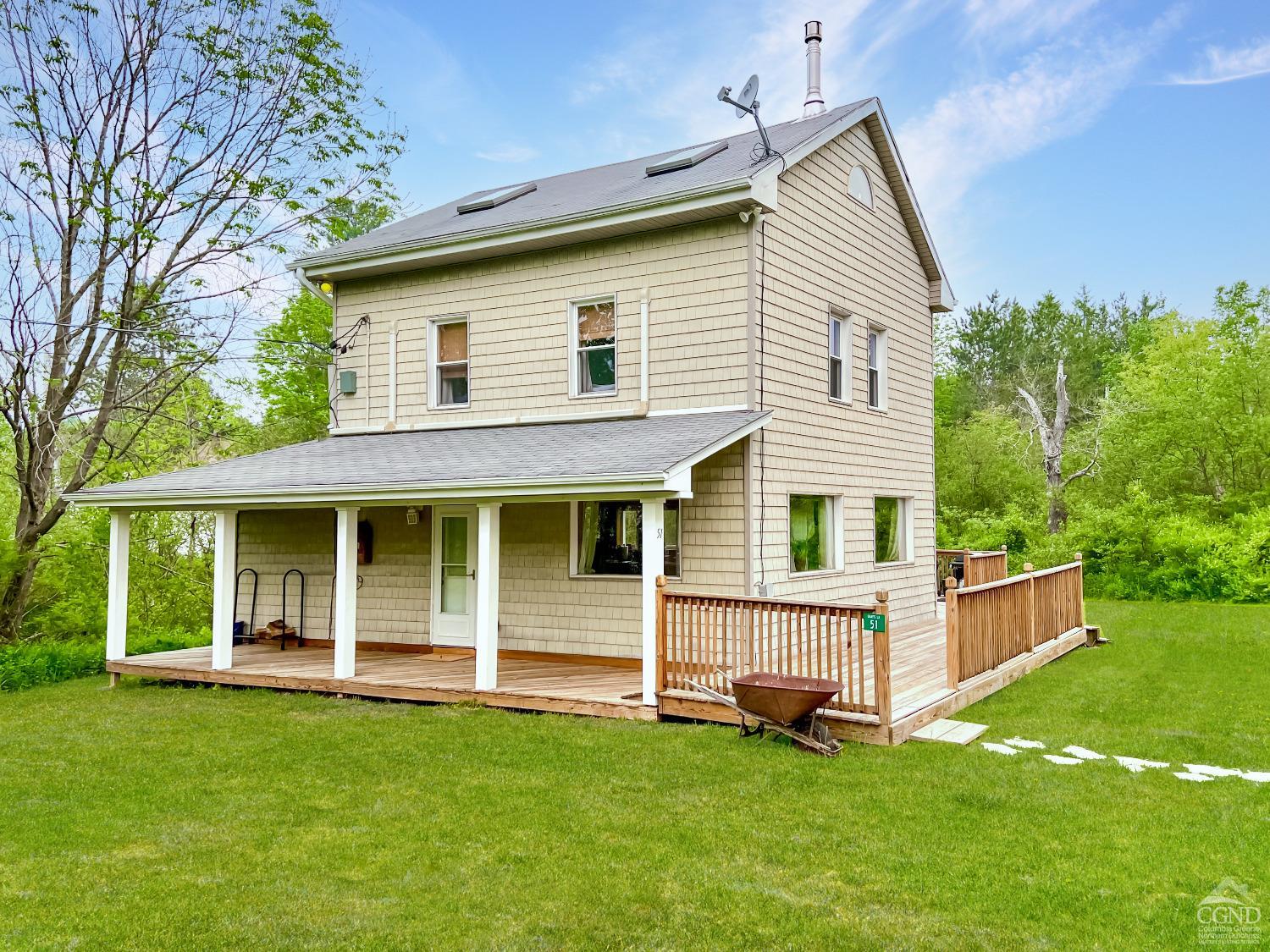 51 Grays Lane, Tannersville, New York - 4 Bedrooms  
2 Bathrooms  
9 Rooms - 
