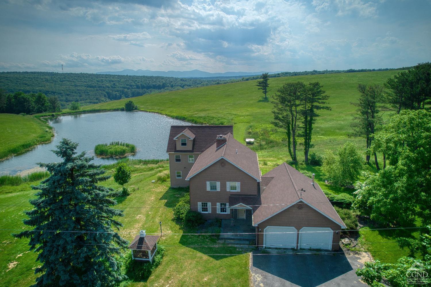 369 Highmount Road, Coxsackie, New York - 4 Bedrooms  
4 Bathrooms  
12 Rooms - 