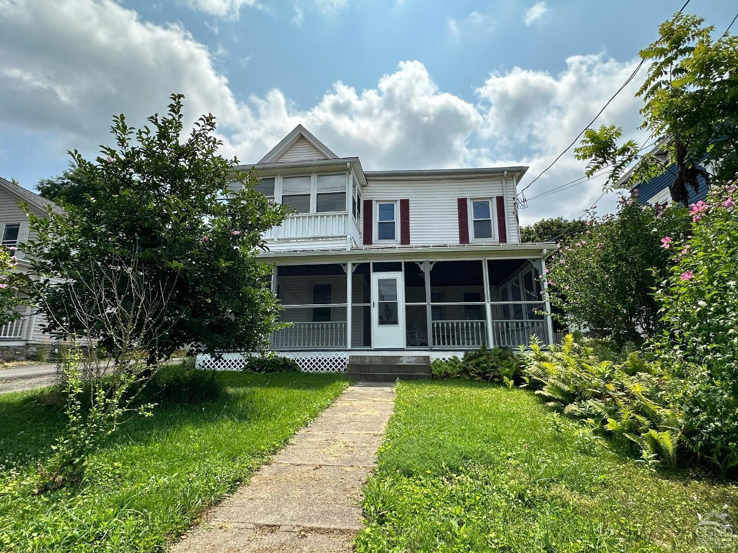 121 Main St St, Claverack, New York - 5 Bedrooms  
3 Bathrooms - 