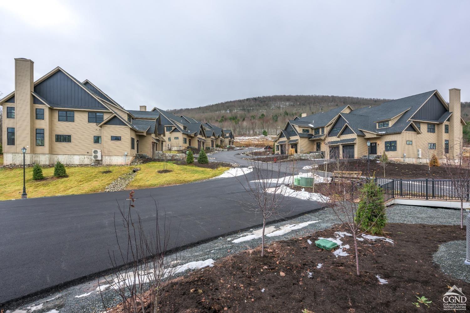 28 Stonewall Lane 5D, Windham, New York - 5 Bedrooms  
5 Bathrooms  
15 Rooms - 