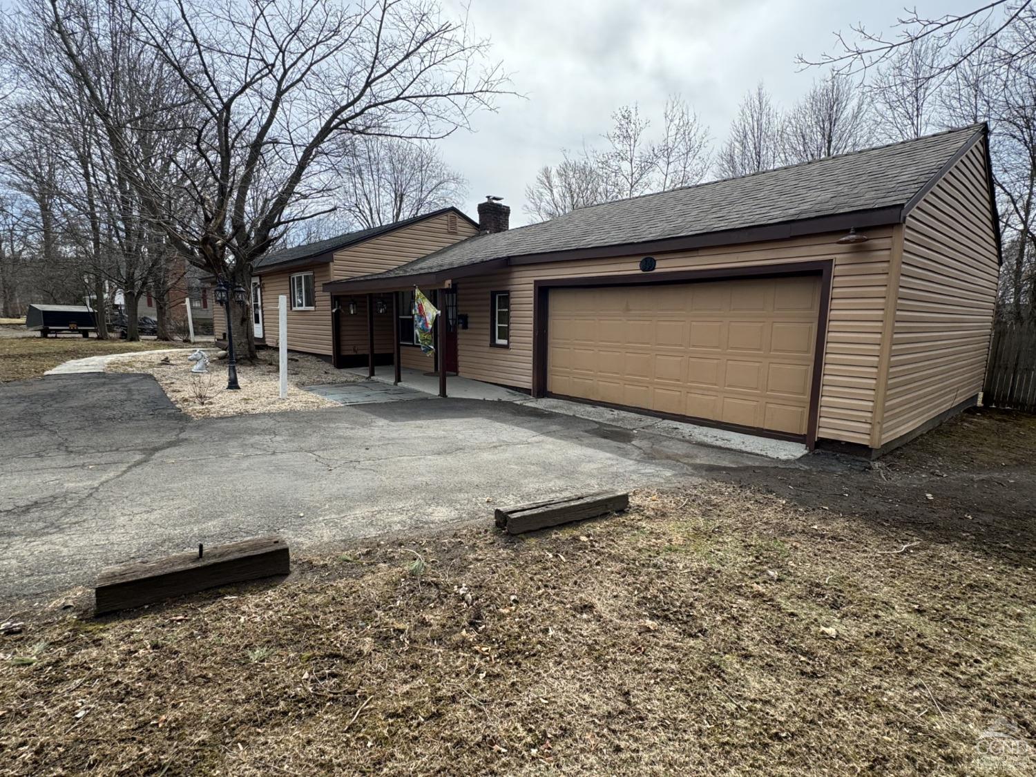 22 Bushnell Ave  Ave, Chatham, New York - 2 Bedrooms  
1 Bathrooms  
5 Rooms - 