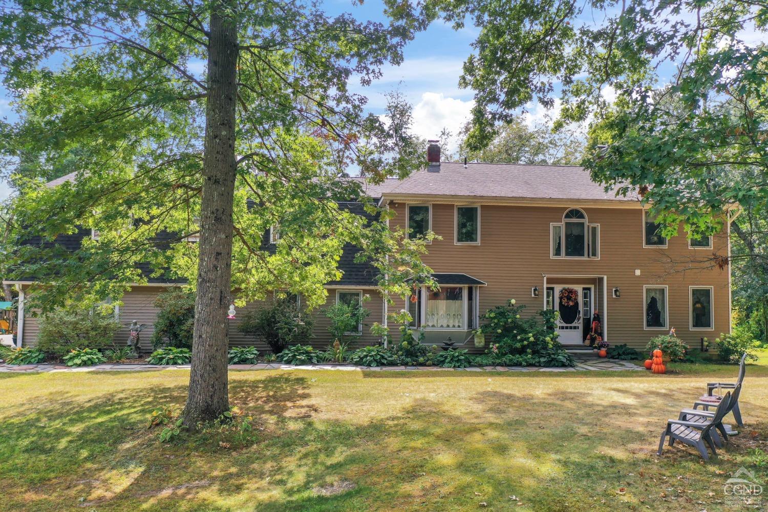 Property for Sale at 6 Weathersfield Ln Ln, Kinderhook, New York - Bedrooms: 6 
Bathrooms: 3.5 
Rooms: 16  - $945,000