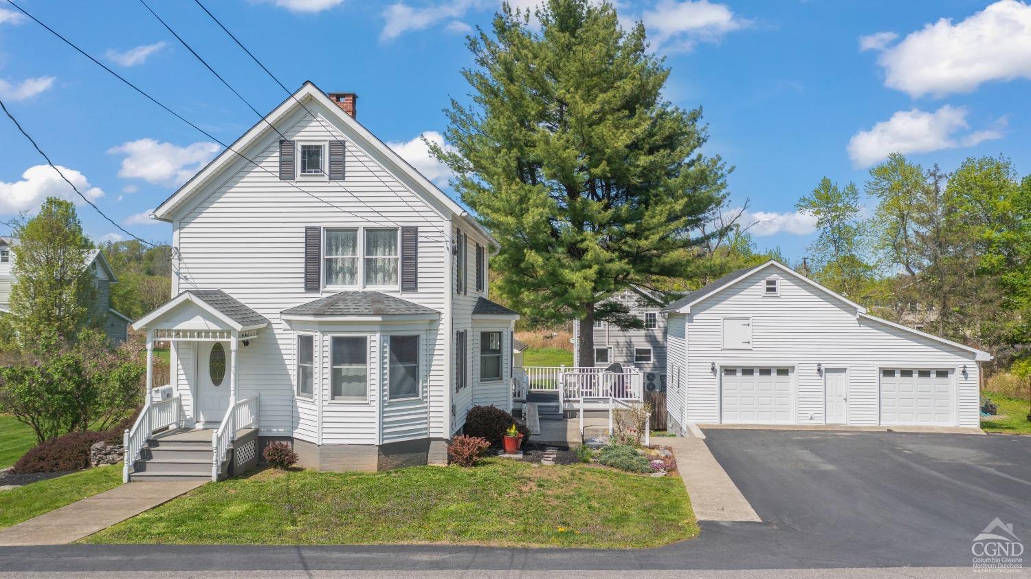 470 W Main Street, Catskill, New York - 4 Bedrooms  
2 Bathrooms  
7 Rooms - 