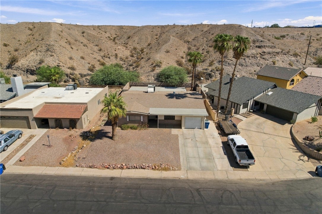 2696 Country Club Drive
