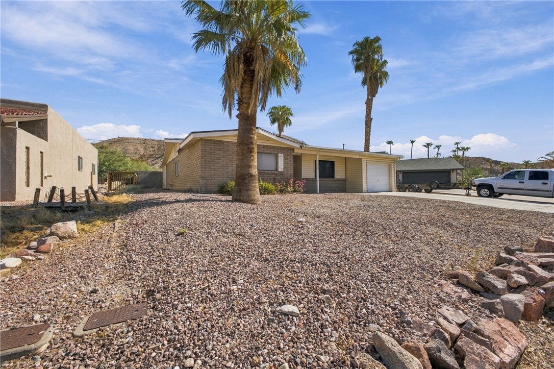 2696 Country Club Drive