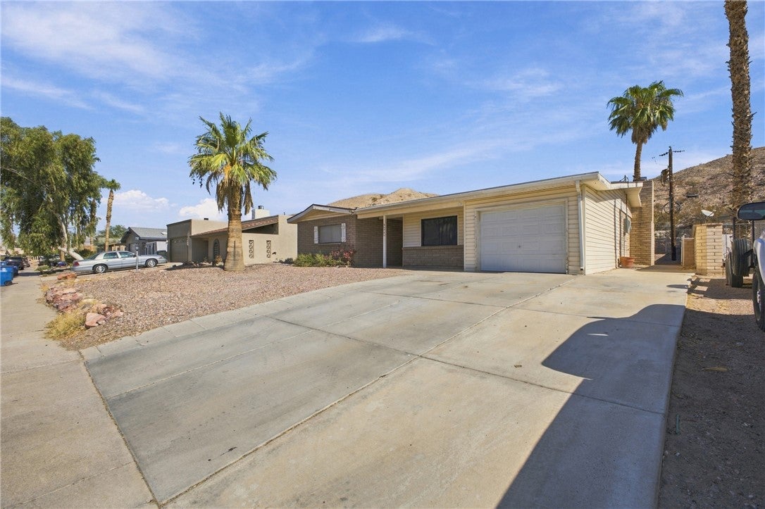 2696 Country Club Drive
