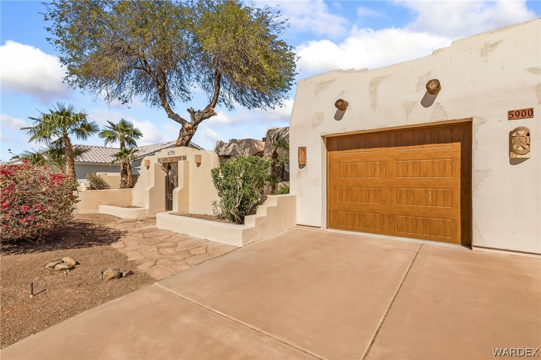 5900 S Desert Lakes Drive