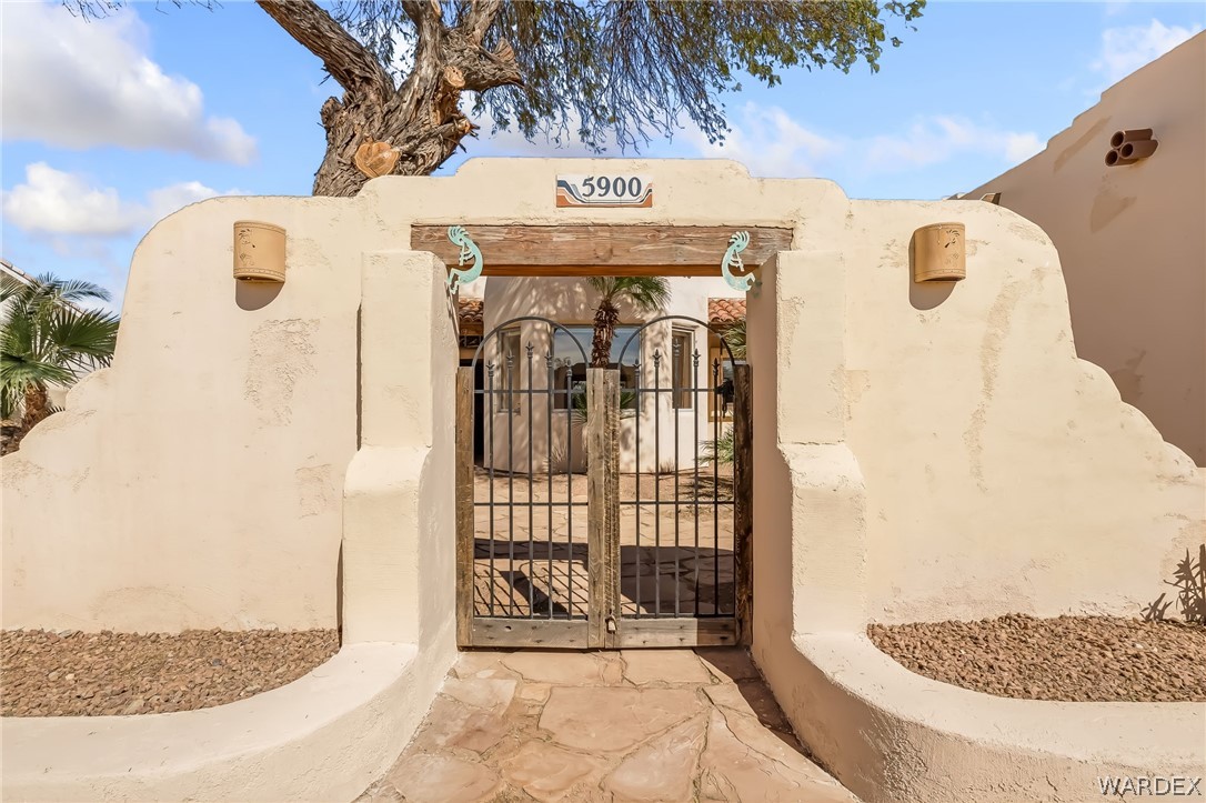 5900 S Desert Lakes Drive