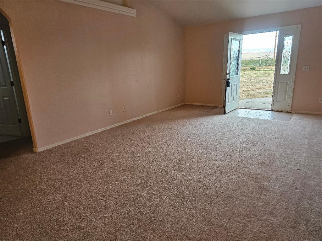 1069 S Teddy Roosevelt Rd