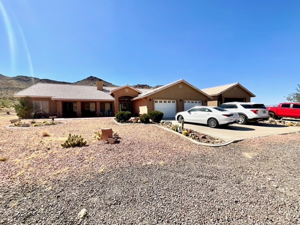 1944 & 1966 E Fortuna Court