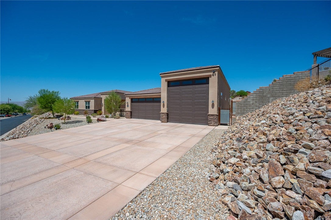 2941 Esmerelda Drive