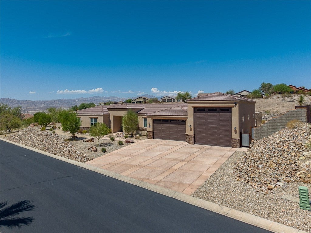 2941 Esmerelda Drive
