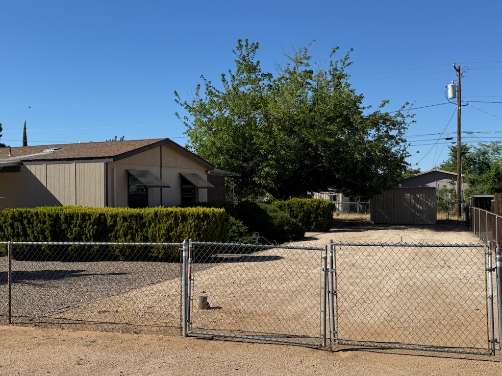 2075 E Devlin Avenue