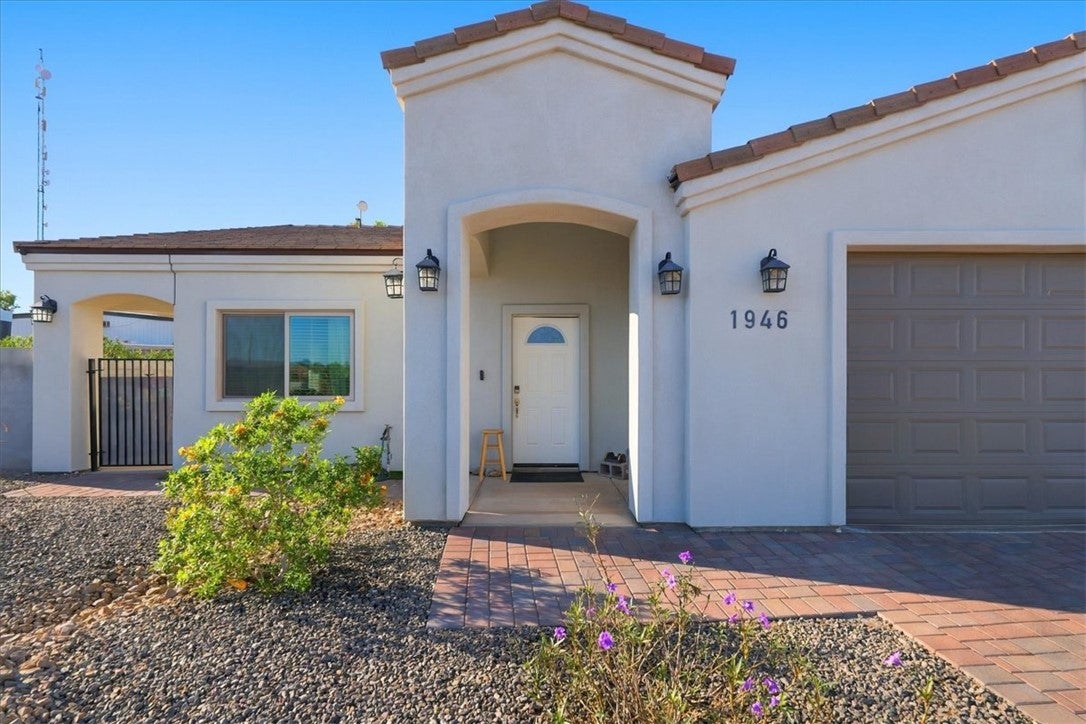 1946 E Corry Lane