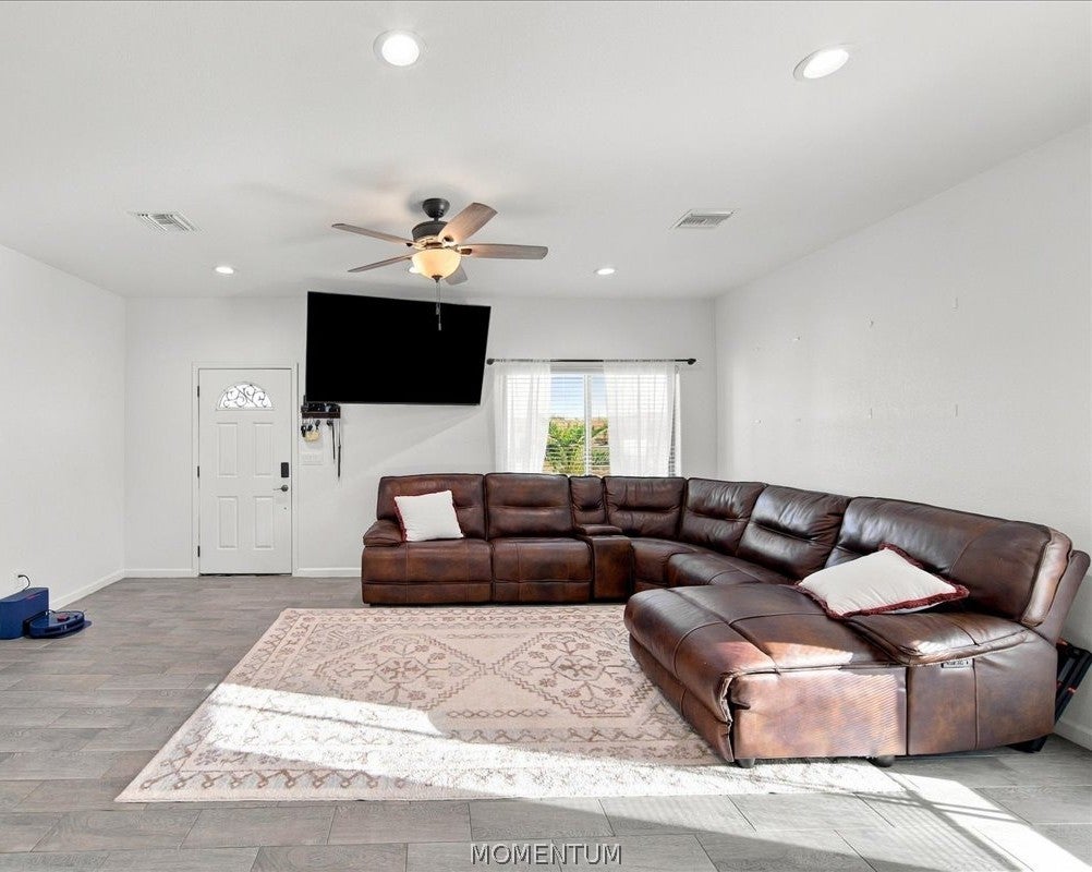 1946 E Corry Lane