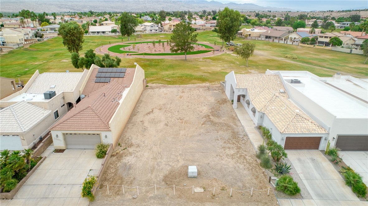 1595 Country Club Way
