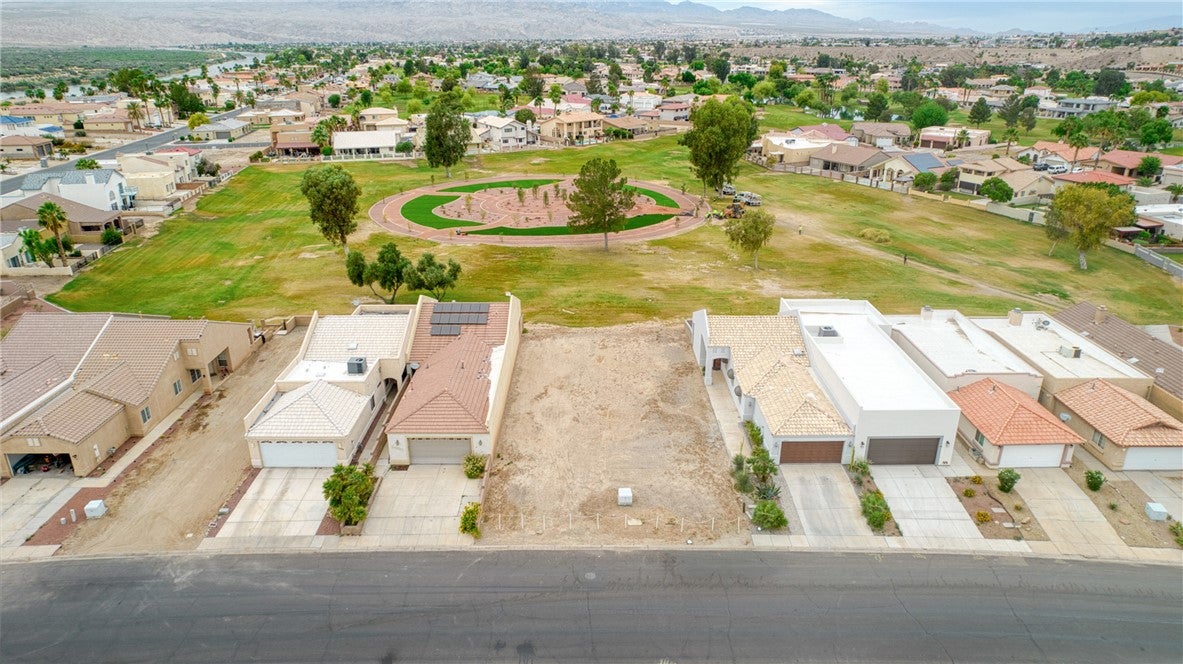 1595 Country Club Way
