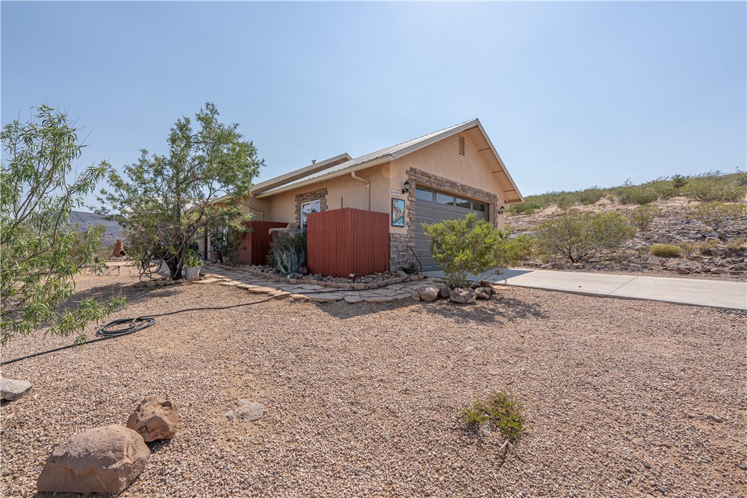 6323 N COTTONTAIL Trail