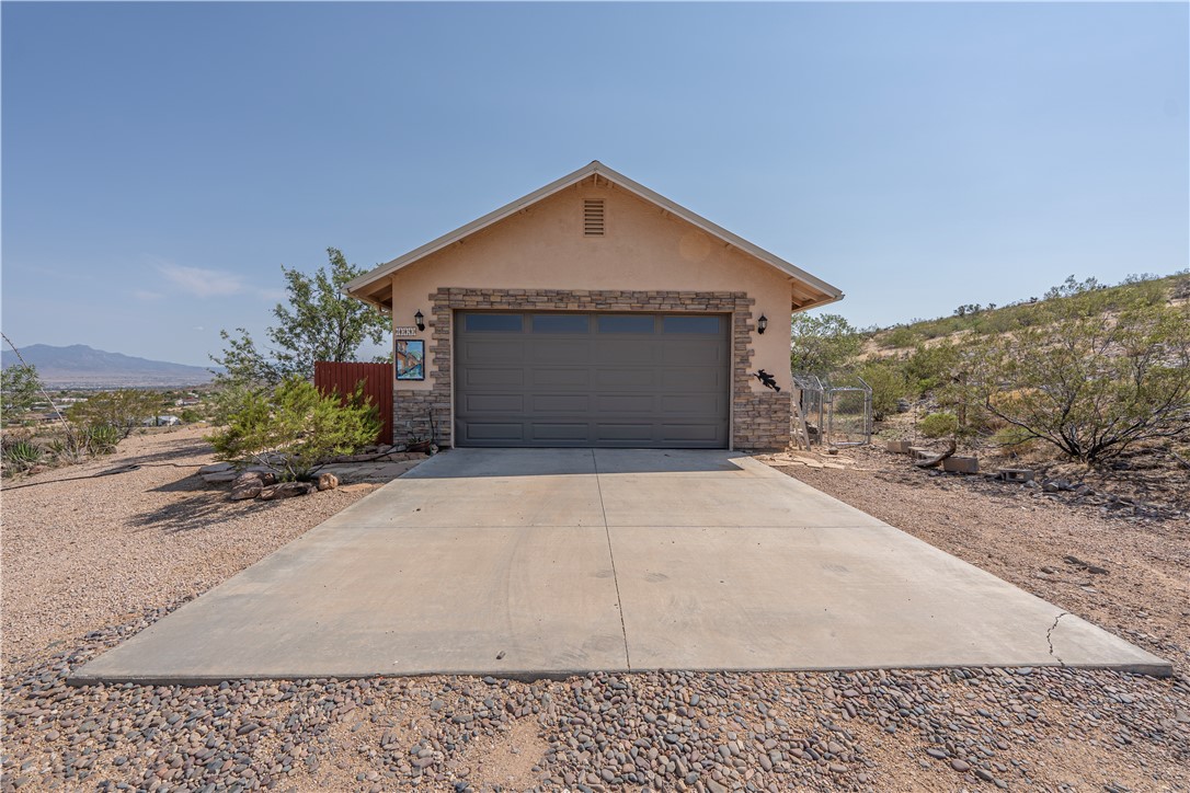6323 N COTTONTAIL Trail