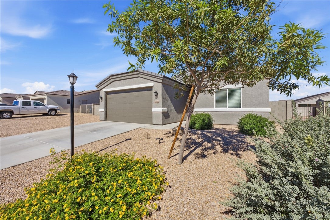 2805 E Colina Vista