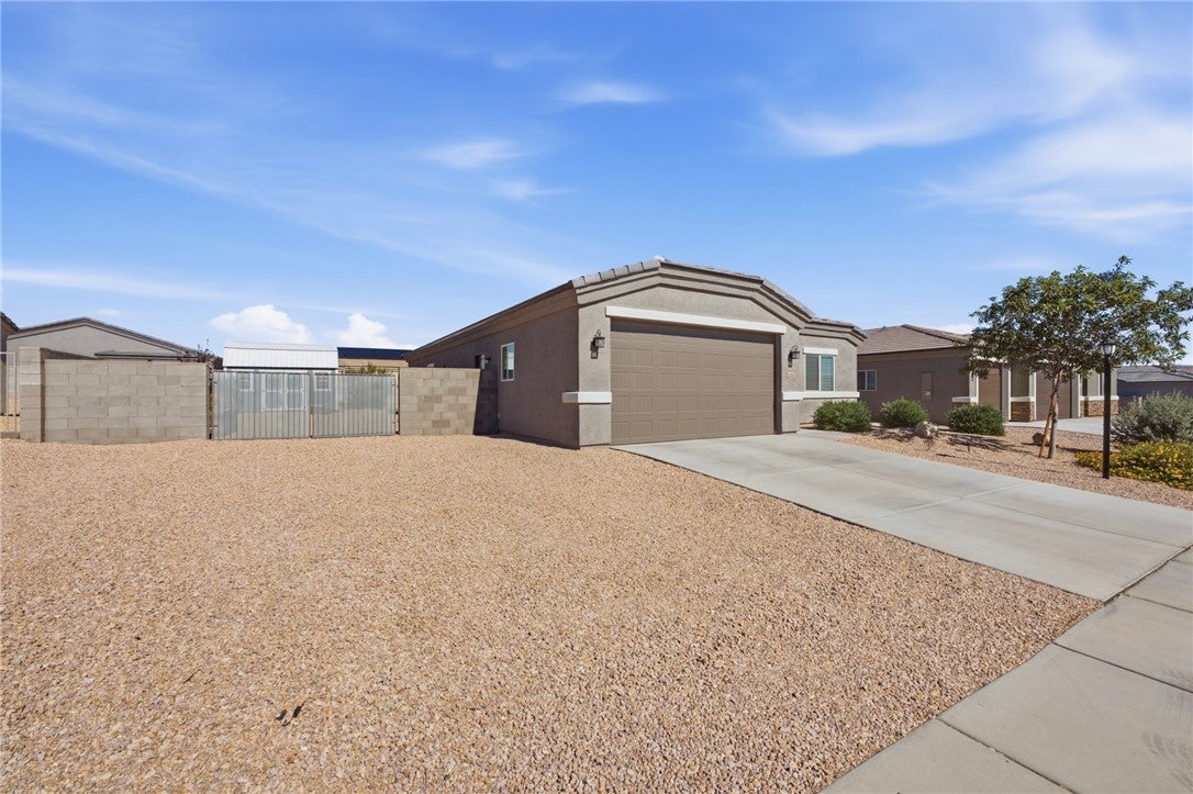 2805 E Colina Vista