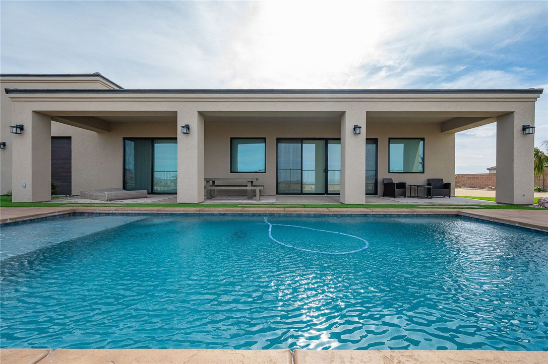 3243 Esmerelda Drive Drive