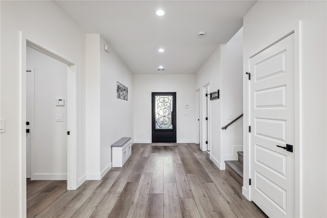 1228 Country Club Cove