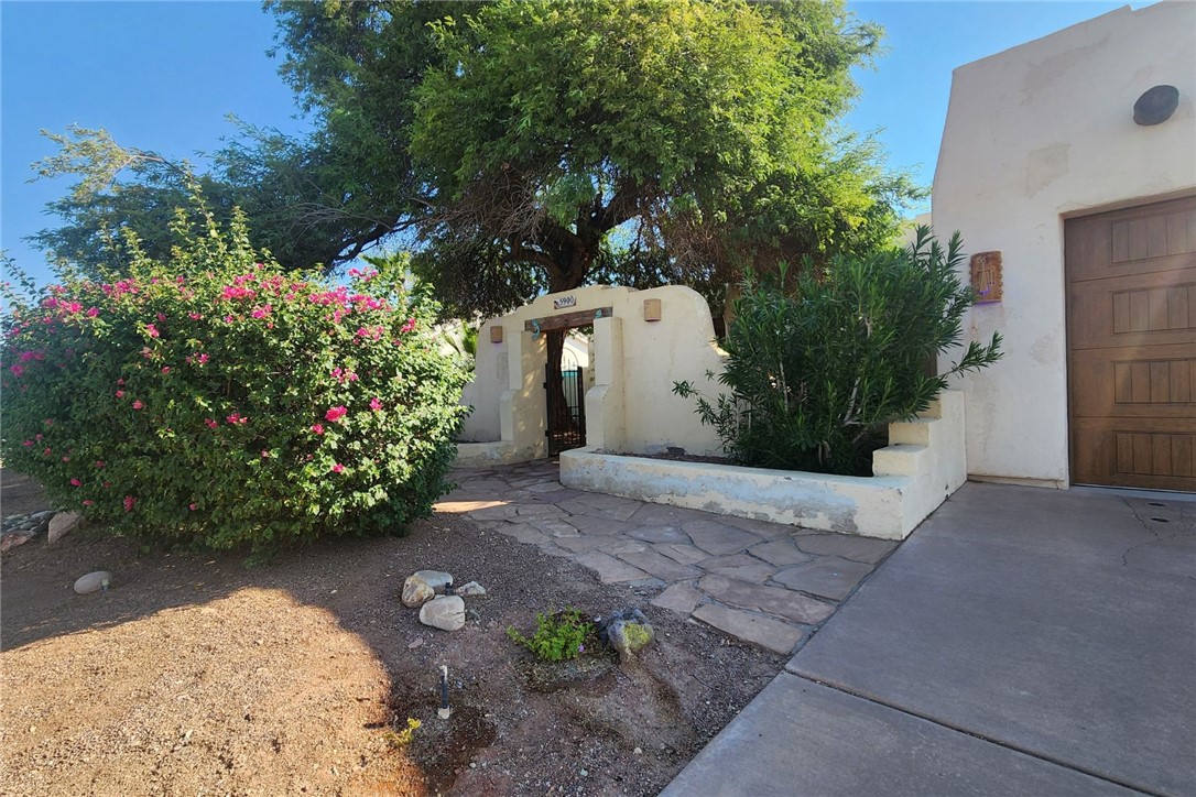 5900 S Desert Lakes Drive