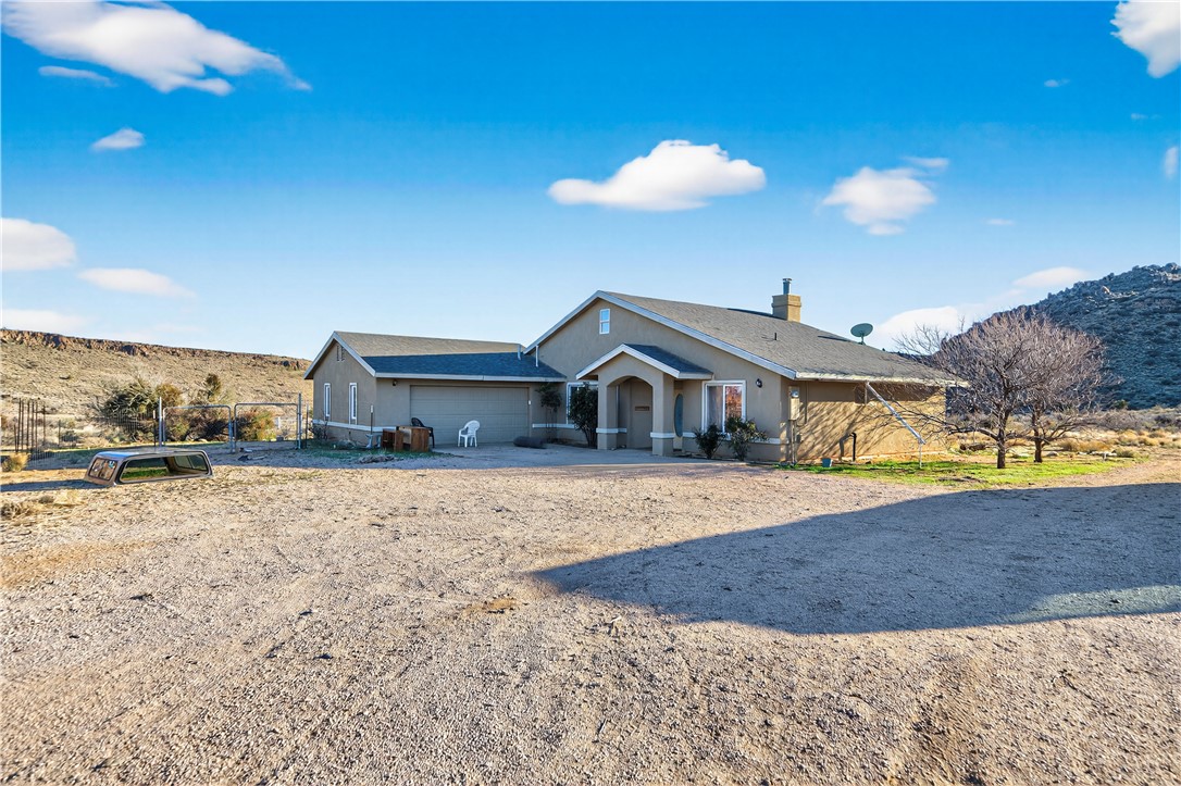 670 W Quail Crest Road