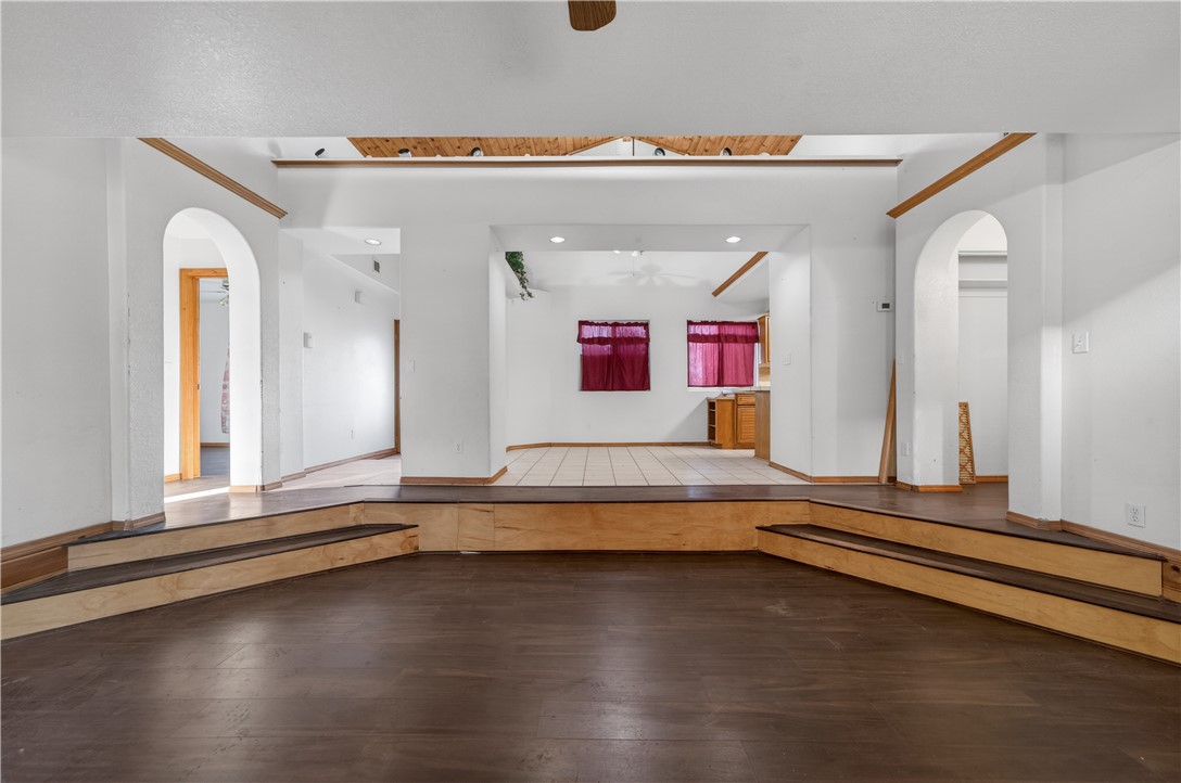 670 W Quail Crest Road