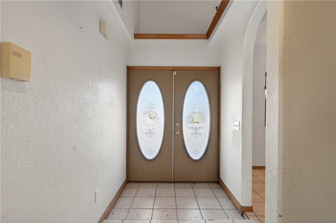 670 W Quail Crest Road